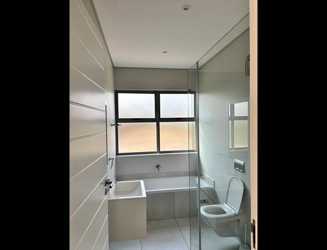 4 BEDROOM HOUSE FOR SALE IN PALM LAKES ESTATE